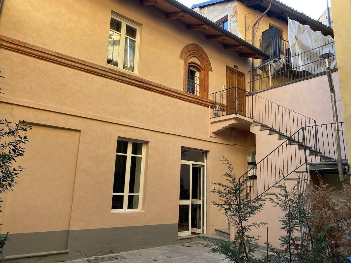 Maschera Di Ferro Appartamento In Centro Storico Pinerolo Exterior foto
